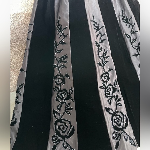 Vintage Kay Unger Dress Black Velvet Embroidered Beading Appliqué Rose Costume - Picture 4 of 4